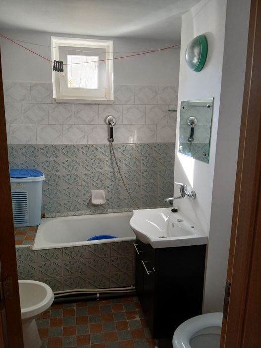 Închiriez apartament