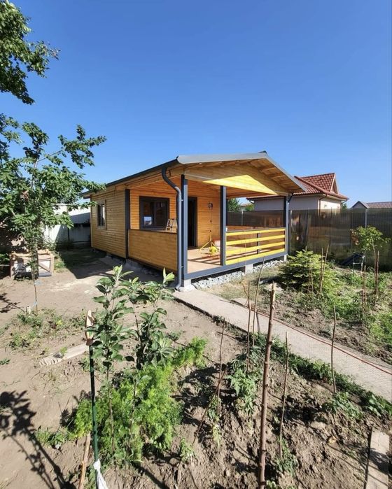 Case din structura de lemn si lambriu