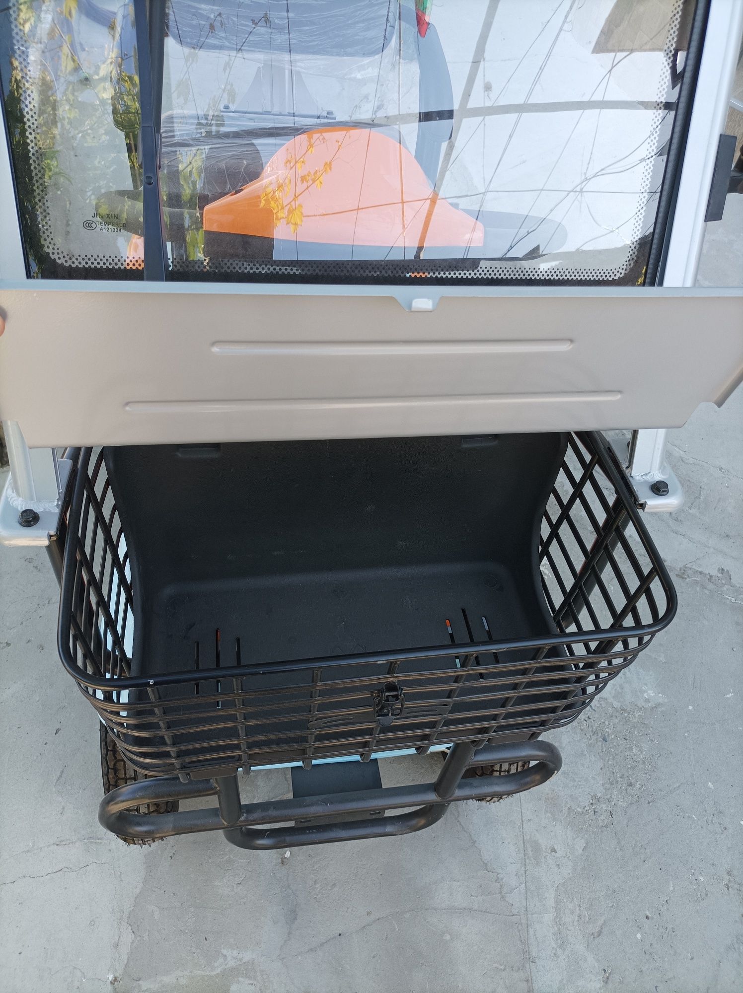 Електрическа четириколка Luxor 1500W 23Ah триместна 2+1 с покрив

Двиг