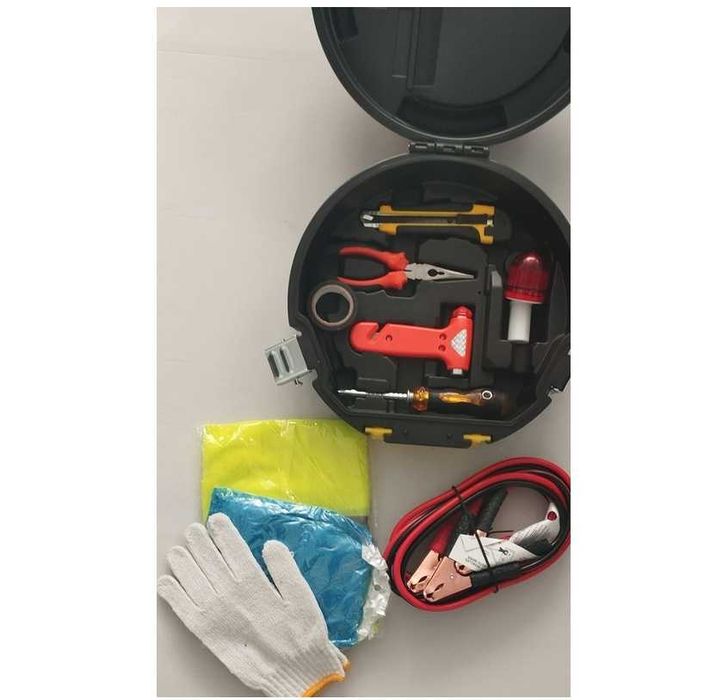 Авариен комплект за автомобил с конус и Кабели за ток, Дъждобран и др.