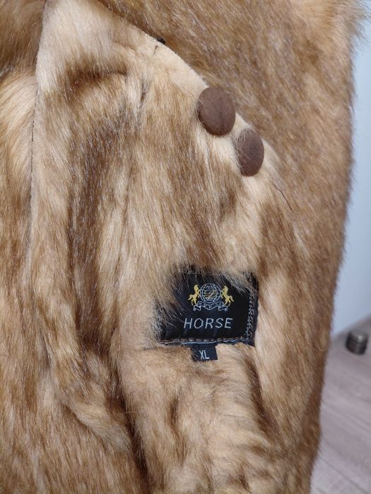 Vând haină din blană naturală