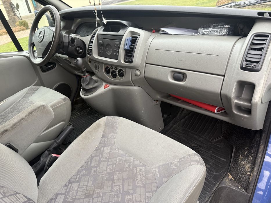 Opel  Vivaro 2.5