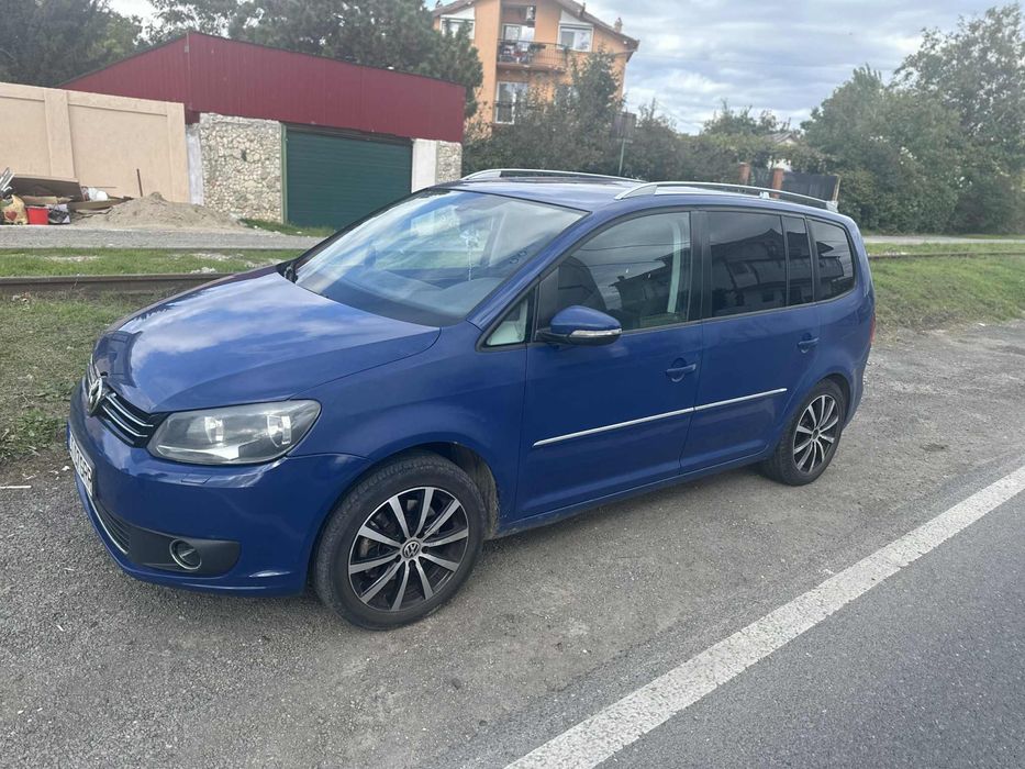 Vand touran 2011 ! Pret negociabil