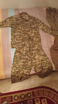 Военная форма с 2 рубашками и ремнем 44/46 размер