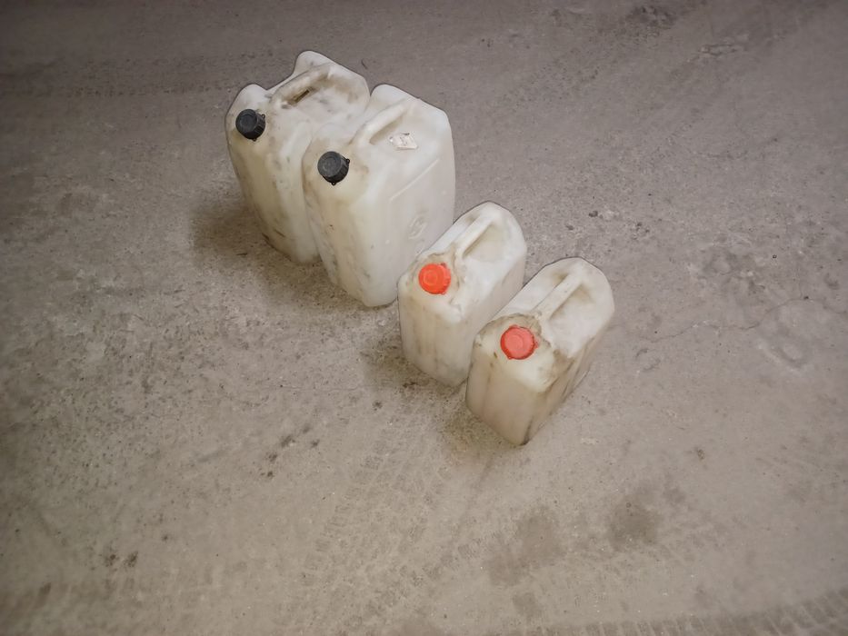 Пластмасови туби за масло, гориво 20 л. и 10 л. и