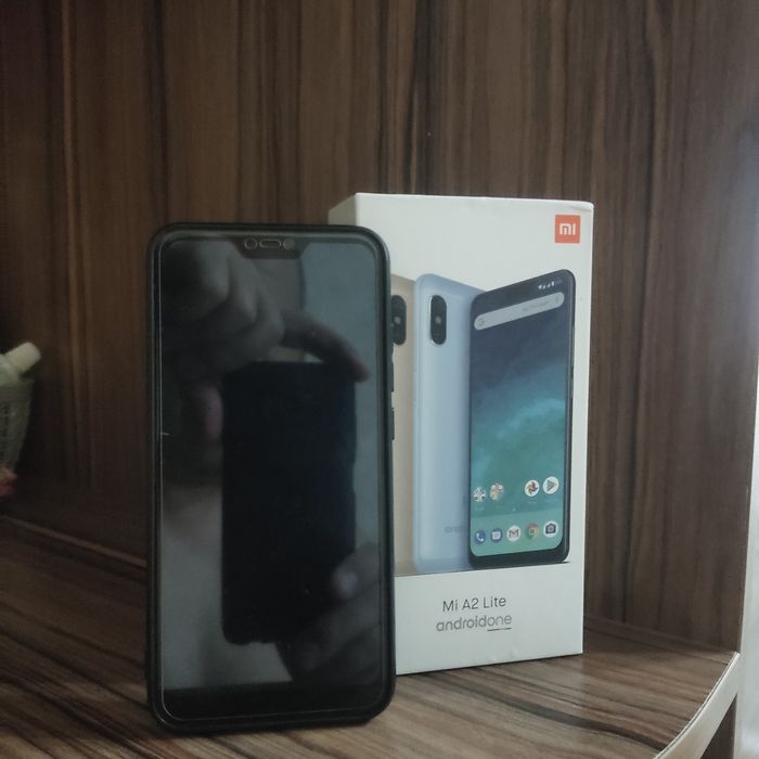 Продам смартфон Mi A2 lite
