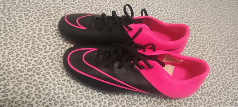 Adidași Nike mercurial