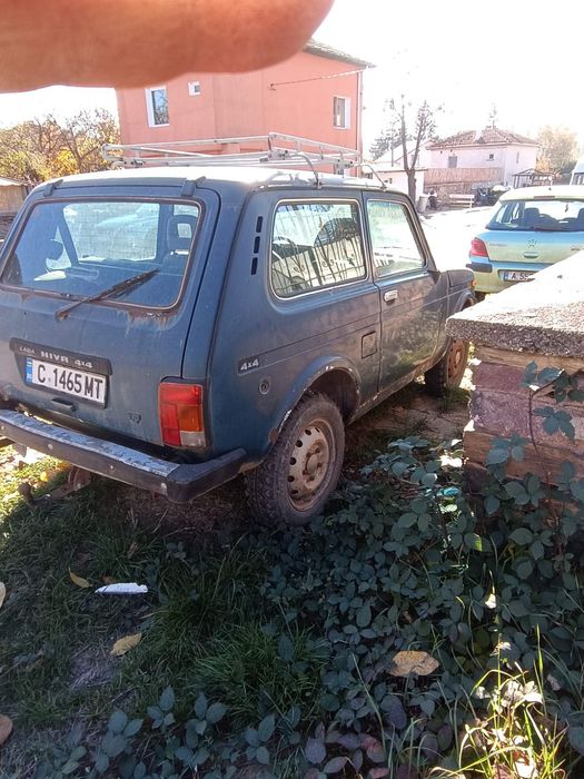 Продавам Lada Niva