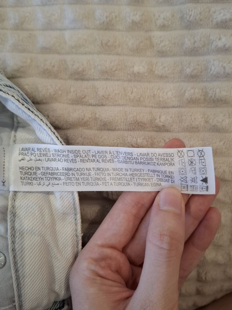 Къси панталони BERSHKA