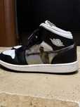 Jordan 1 Mid Hologram