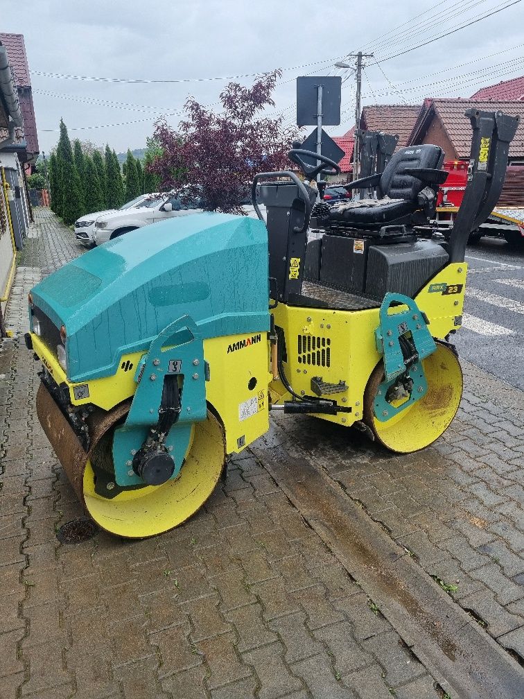 Inchiriez cilindru compactor 3 tone