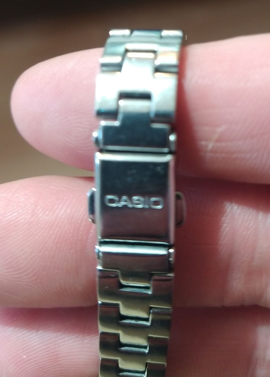 Стоманен дамски часовник Casio