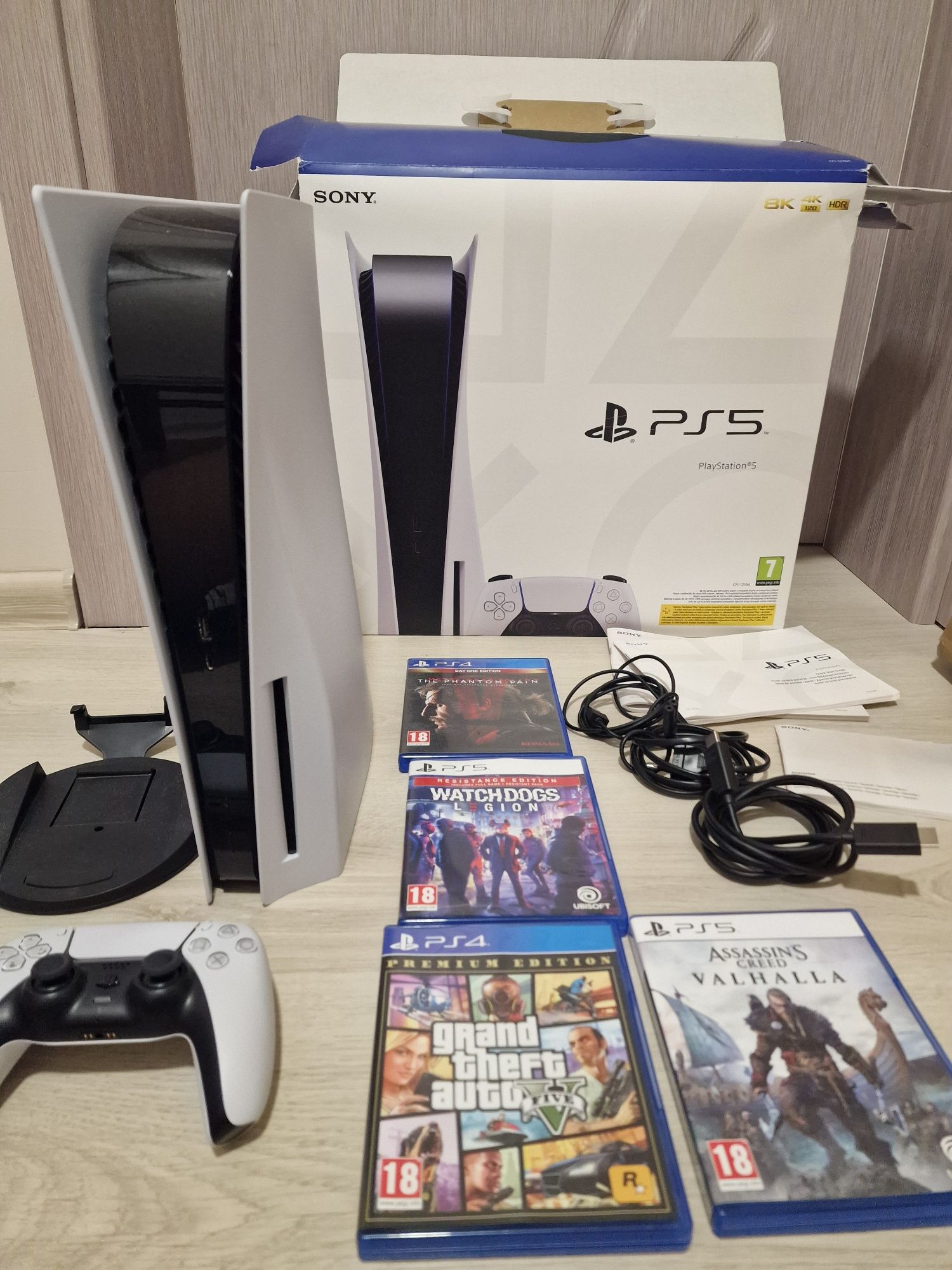 Ps5  Disk version , с 4 игри , без забележка