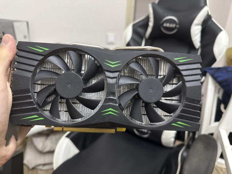 Видео карта Rx580 8гб в использовании было 6 мес покупалась новая