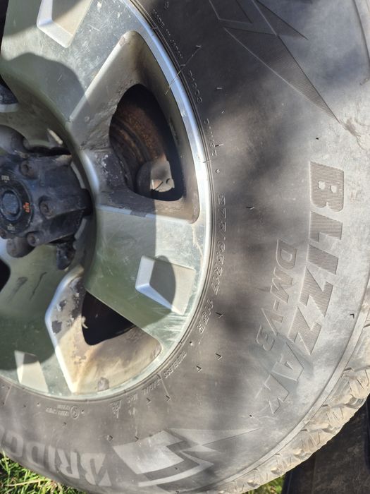 Джанти 17 инча 6х139.7 с гуми 275х65х17