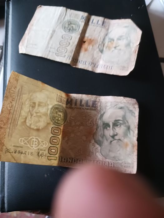 De vânzare bancnote vechii și monede