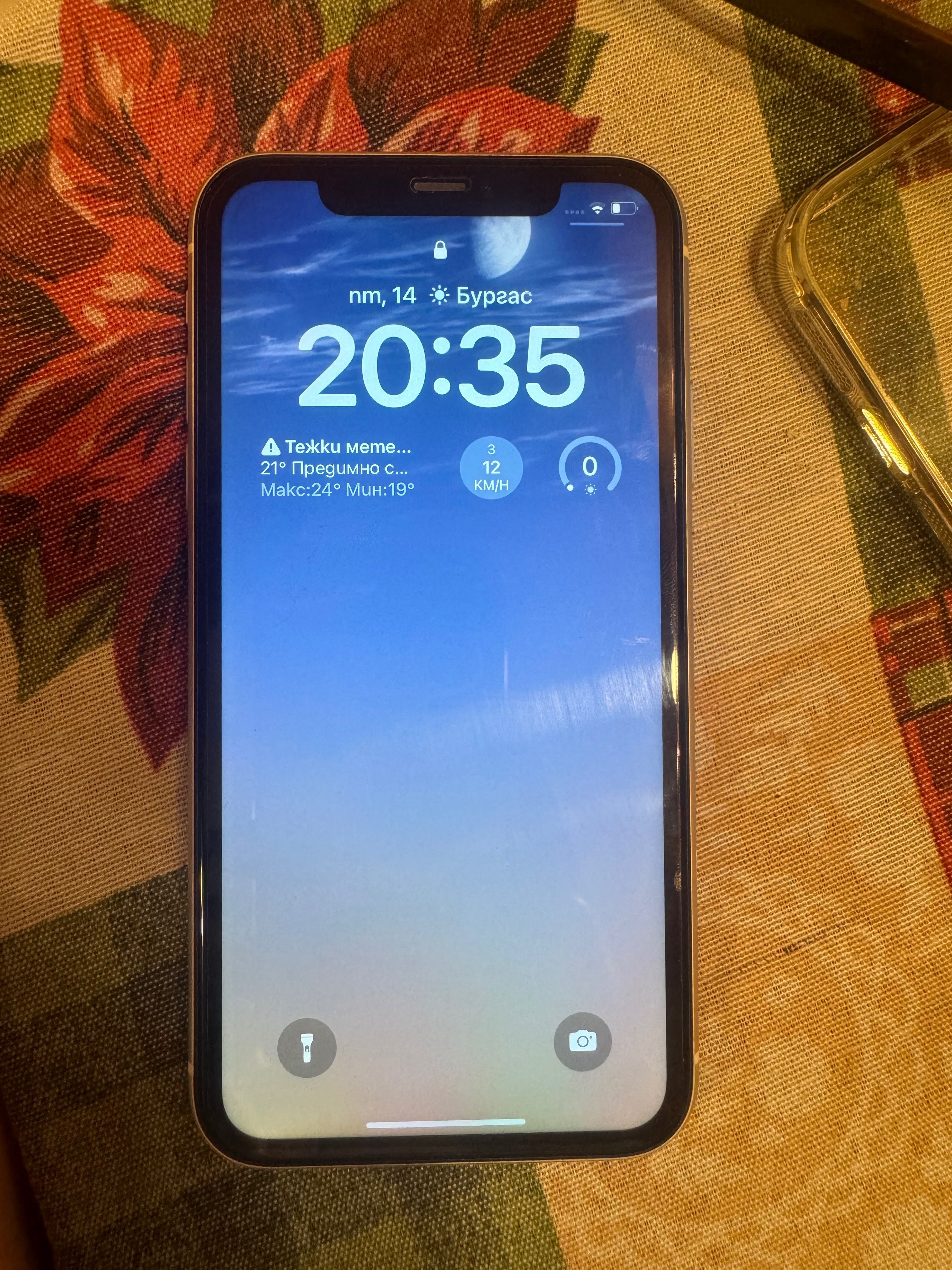 Телефон iPhone 11