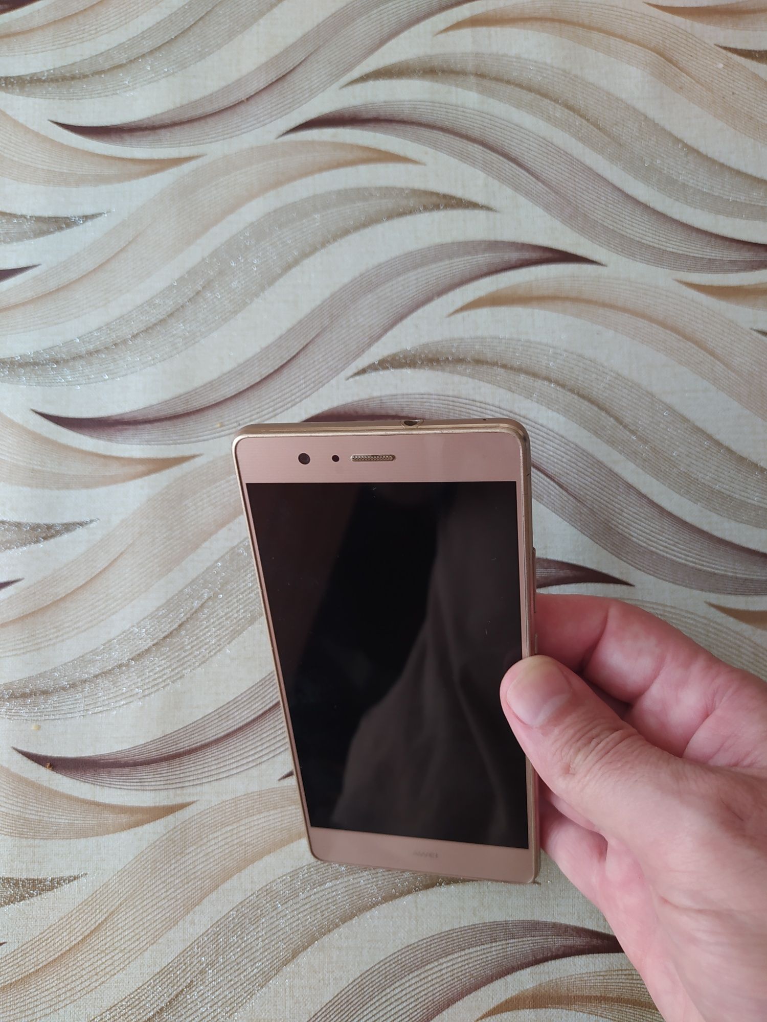 Продавам телефон Huawei P9 lite