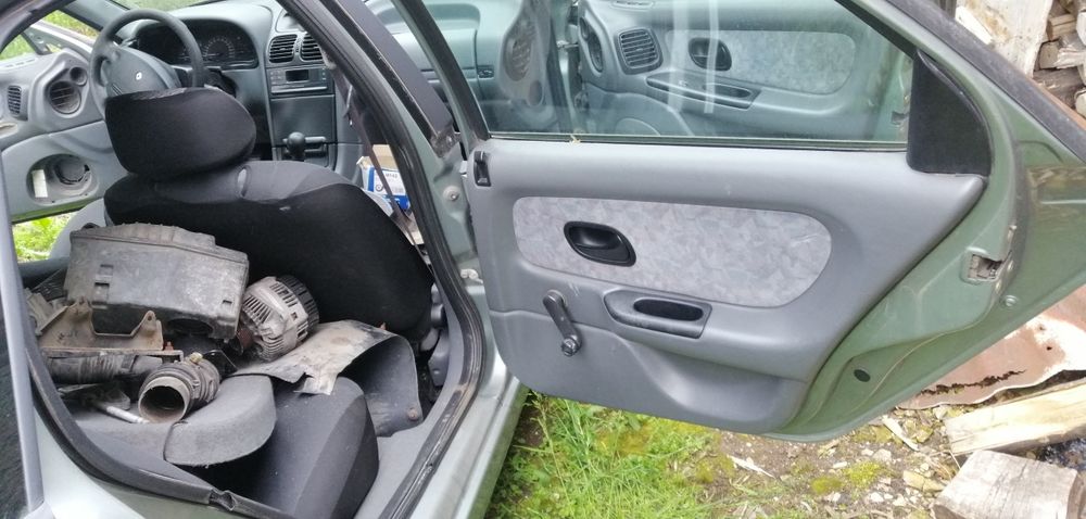 Рено лагуна 1.8 90 бензин на части