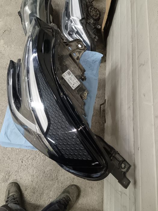 Vând far stânga Renault captur