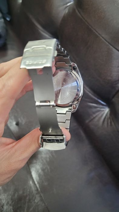 Часы Casio Edifice. Red Bull Racing