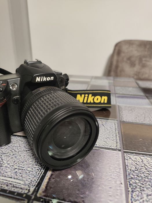 NIKON D90 + obiectiv AF-S 18-105mm