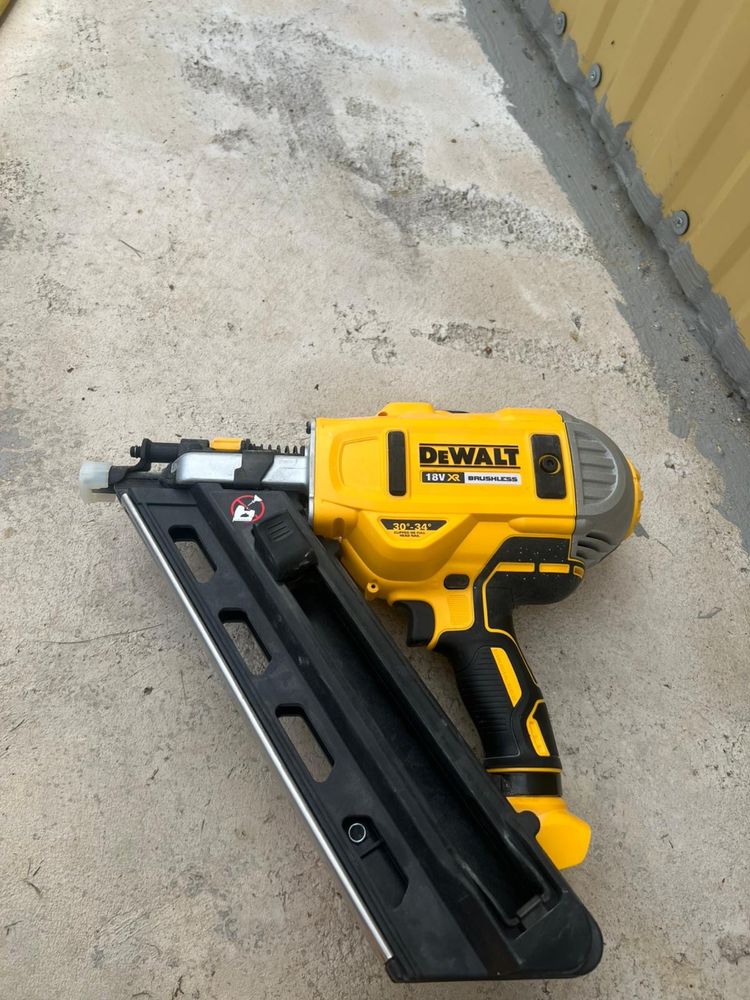 Pistol Cuie Dewalt