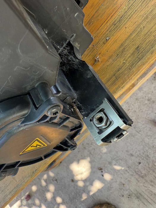 Кеснонов фар за ауди а4 б9