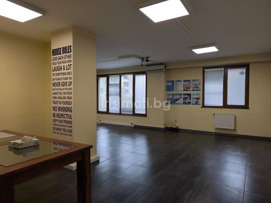 Под наем офис, €1000, 152кв.м. в Лагера