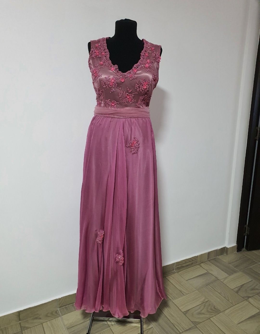Rochie lunga din voal matase naturala si corset dantela;