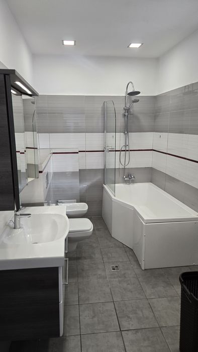 Inchiriez casa curte comuna