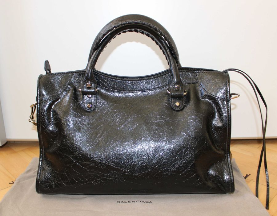 Дамската чанта Balenciaga Le City