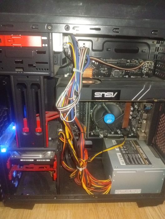 Pc gaming complet vând urgent