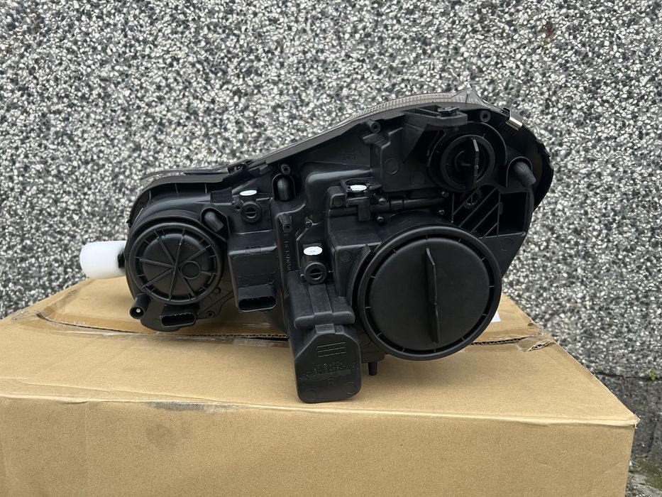 Десен фар за мерцедес w211 facelift