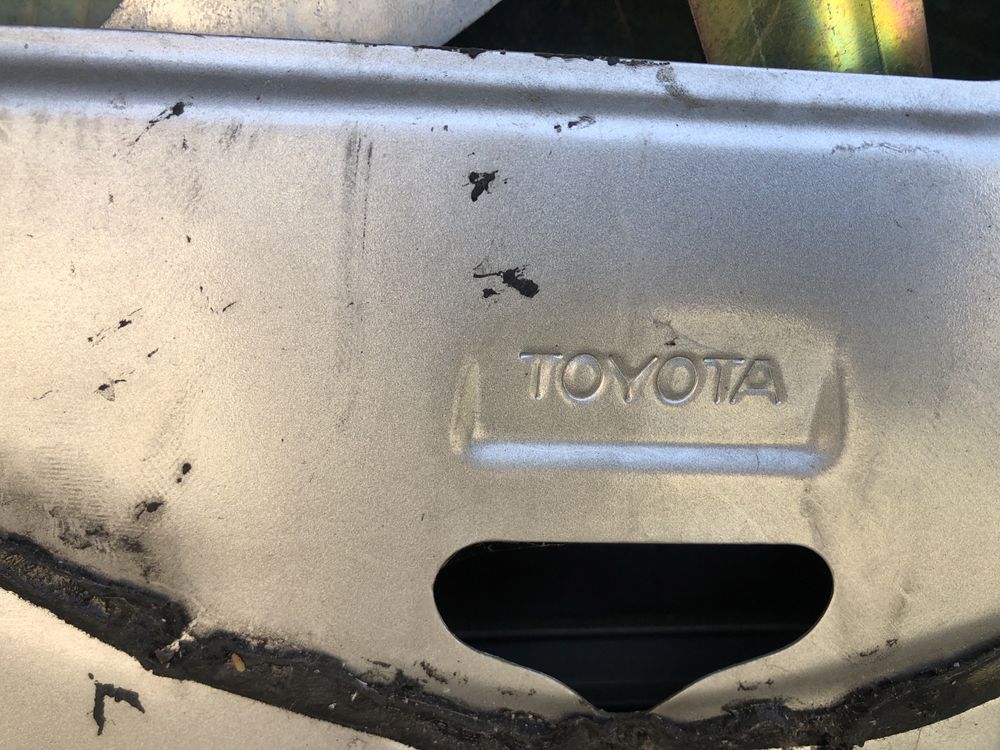 Предна лява врата за тойота рав4/Toyota Rav4 00-05г
