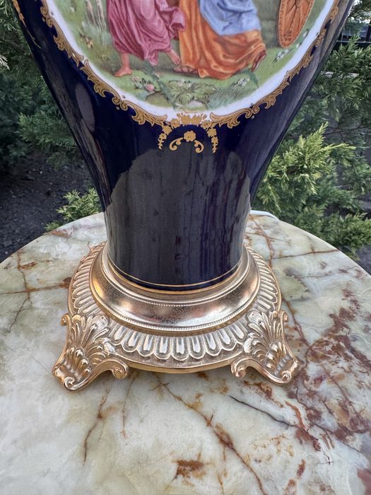 Lampa din portelan pictat si abajur din sticla