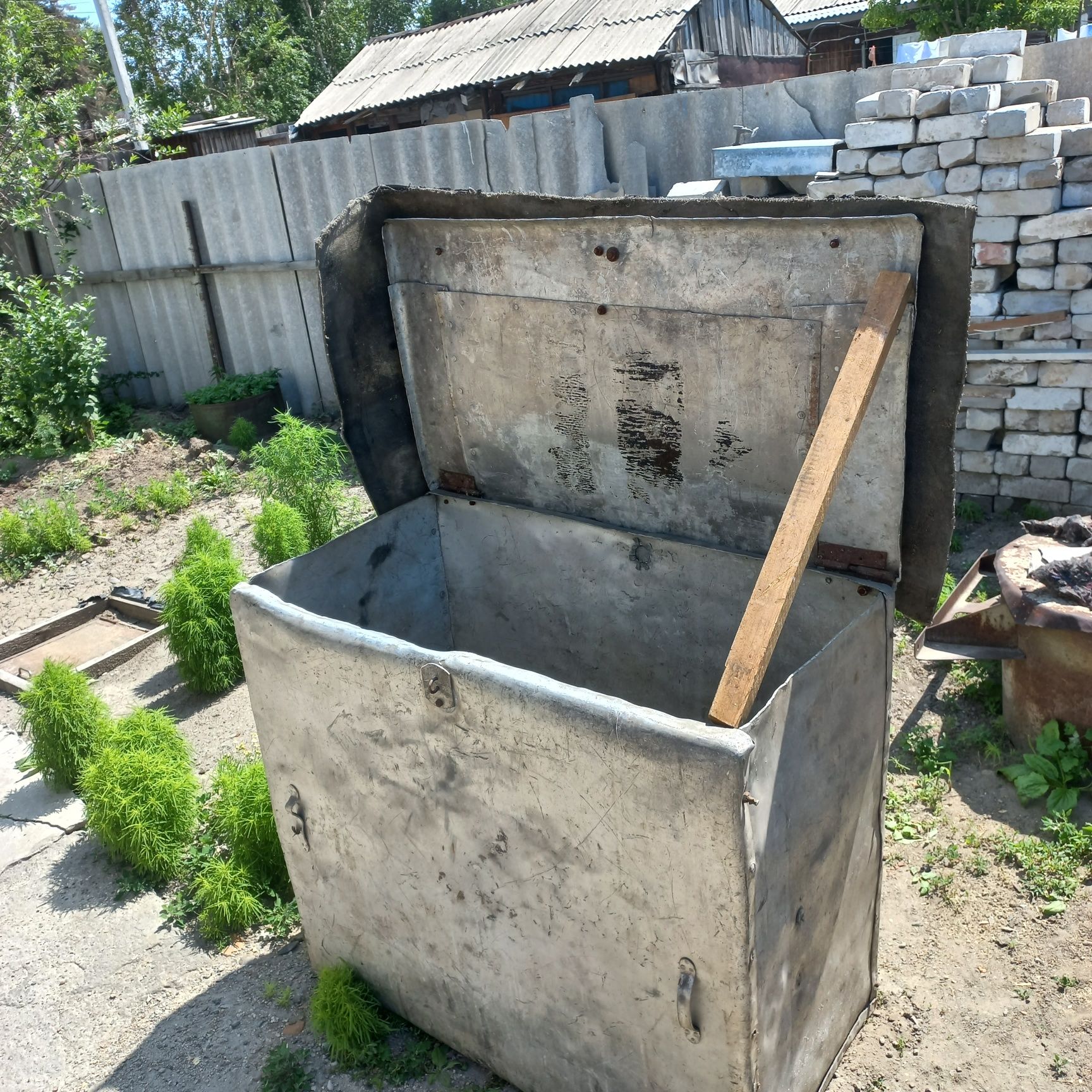 Бак из листового алюминия раньше в нем хранились мясо