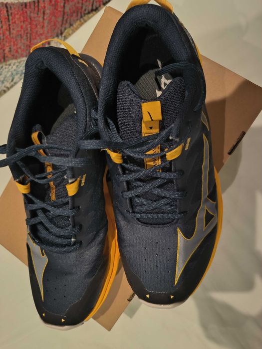 Продавам маратонки Mizuno №43, тъмносини. Топ състояние.