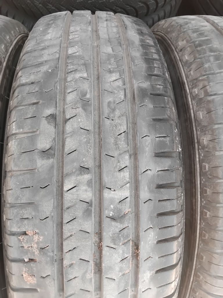 2 бр. Бусови гуми 215.75.16 NEXEN