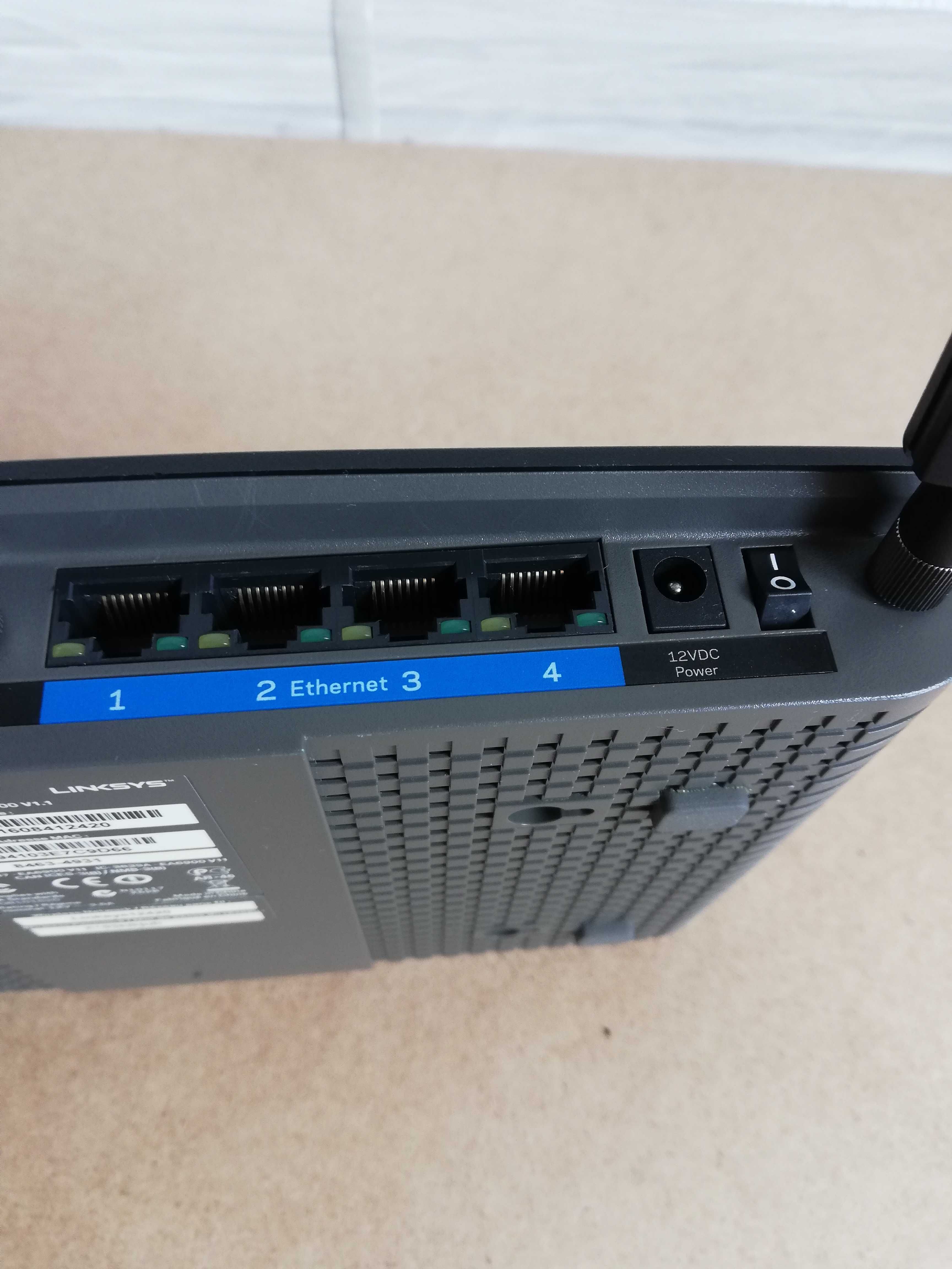 Linksys EA6900 Gigabit Wi-Fi Router