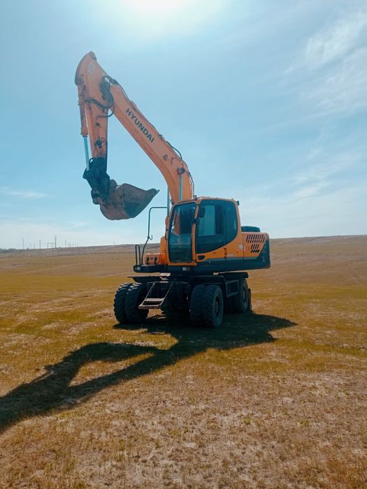 Экскаватор сотилади ишлаган соати 6500 мотачаст