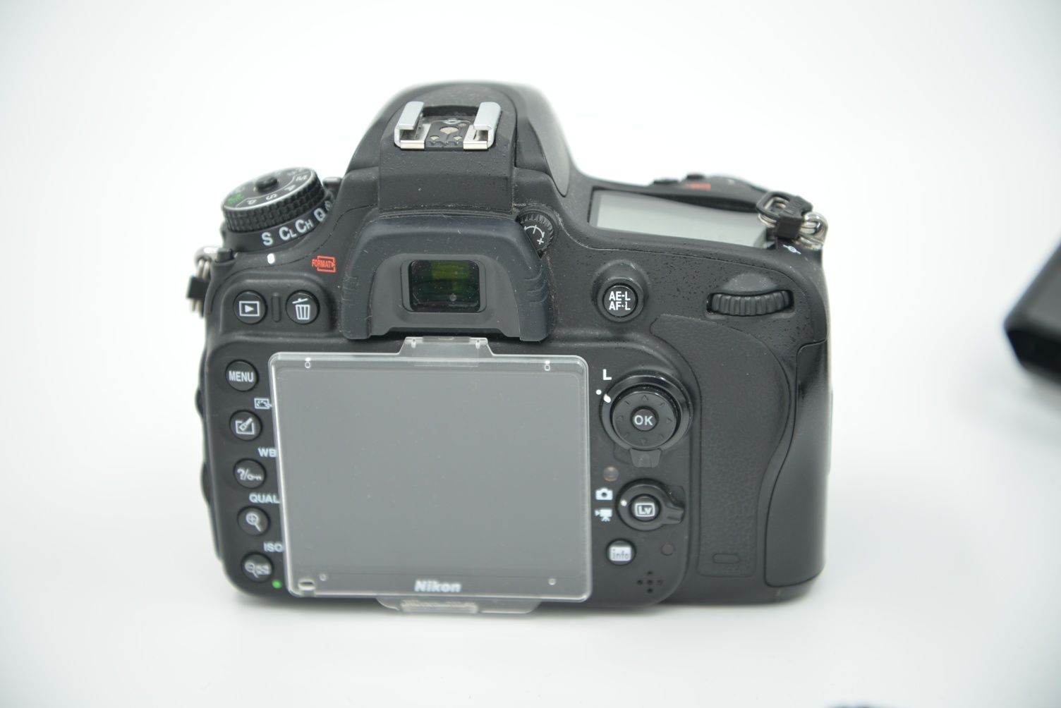 Body Nikon D600 full-frame stare excelenta cu accesorii