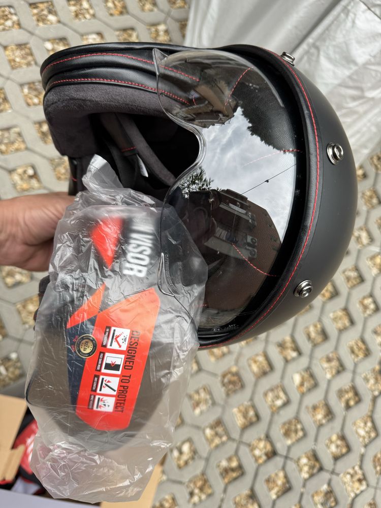 Каска MT helmets LE MANS 2 SV