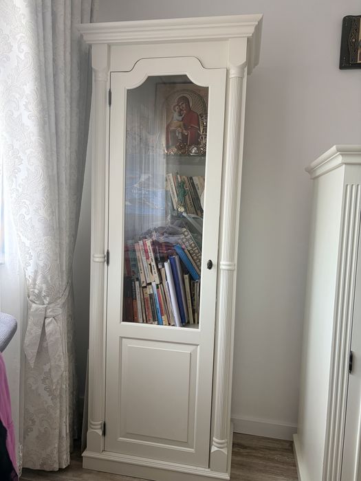 Vând comodă și corp înalt lemn masiv 2500 lei