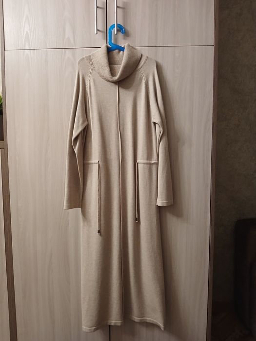 Вязаное. Новое бежевое платье.