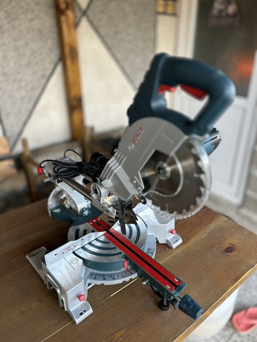 Настолен биркуляр Bosch Professional GCM 800 SJ