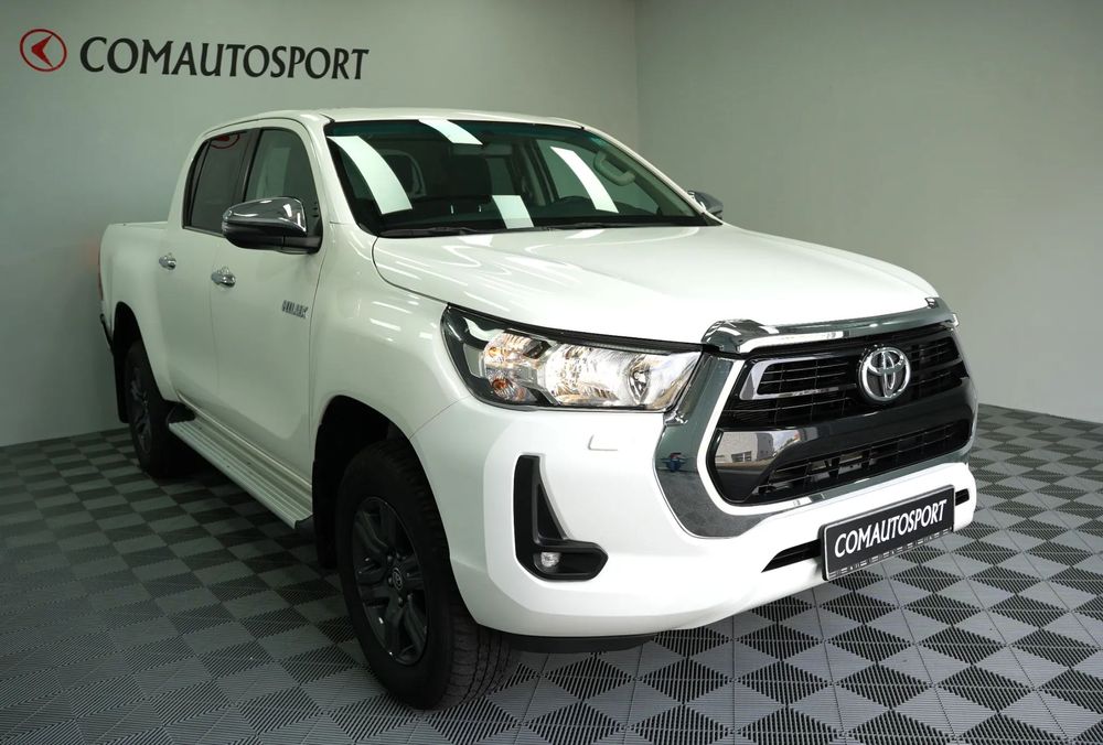 Toyota Hilux Toyota Hilux DC 2.4D MT Executive