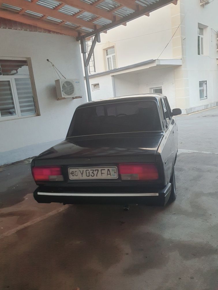 Vaz 2107 sotiladi