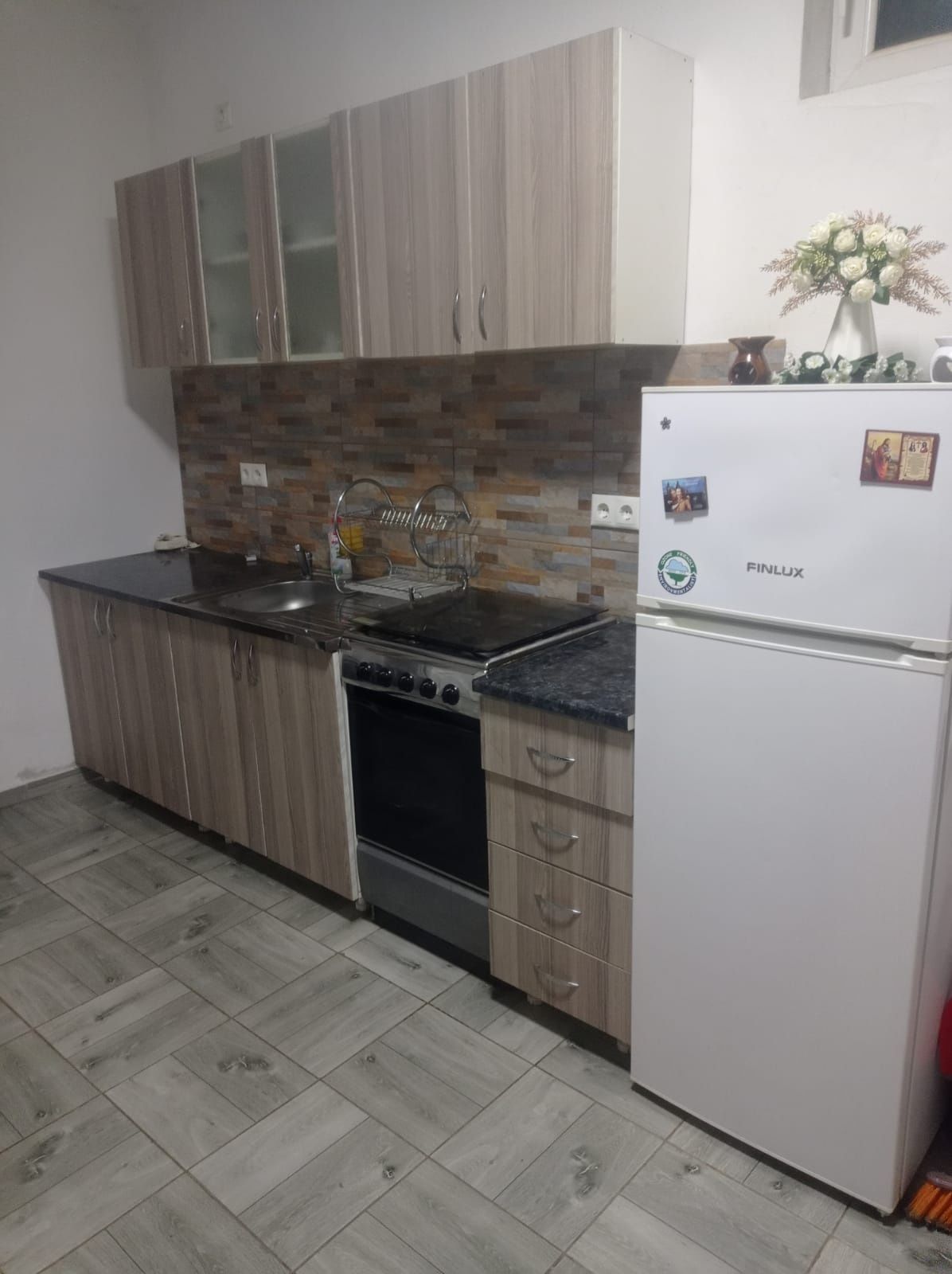 Închiriez apartament la casa