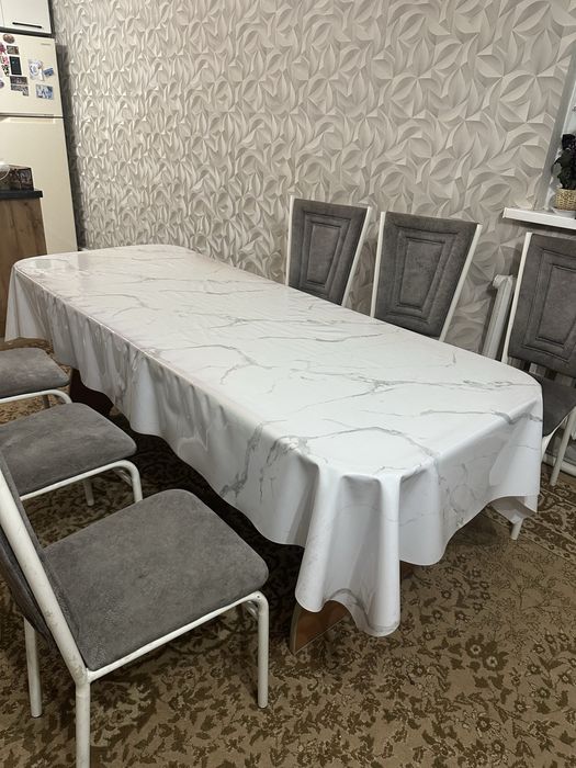 Стол и стулья для кухни